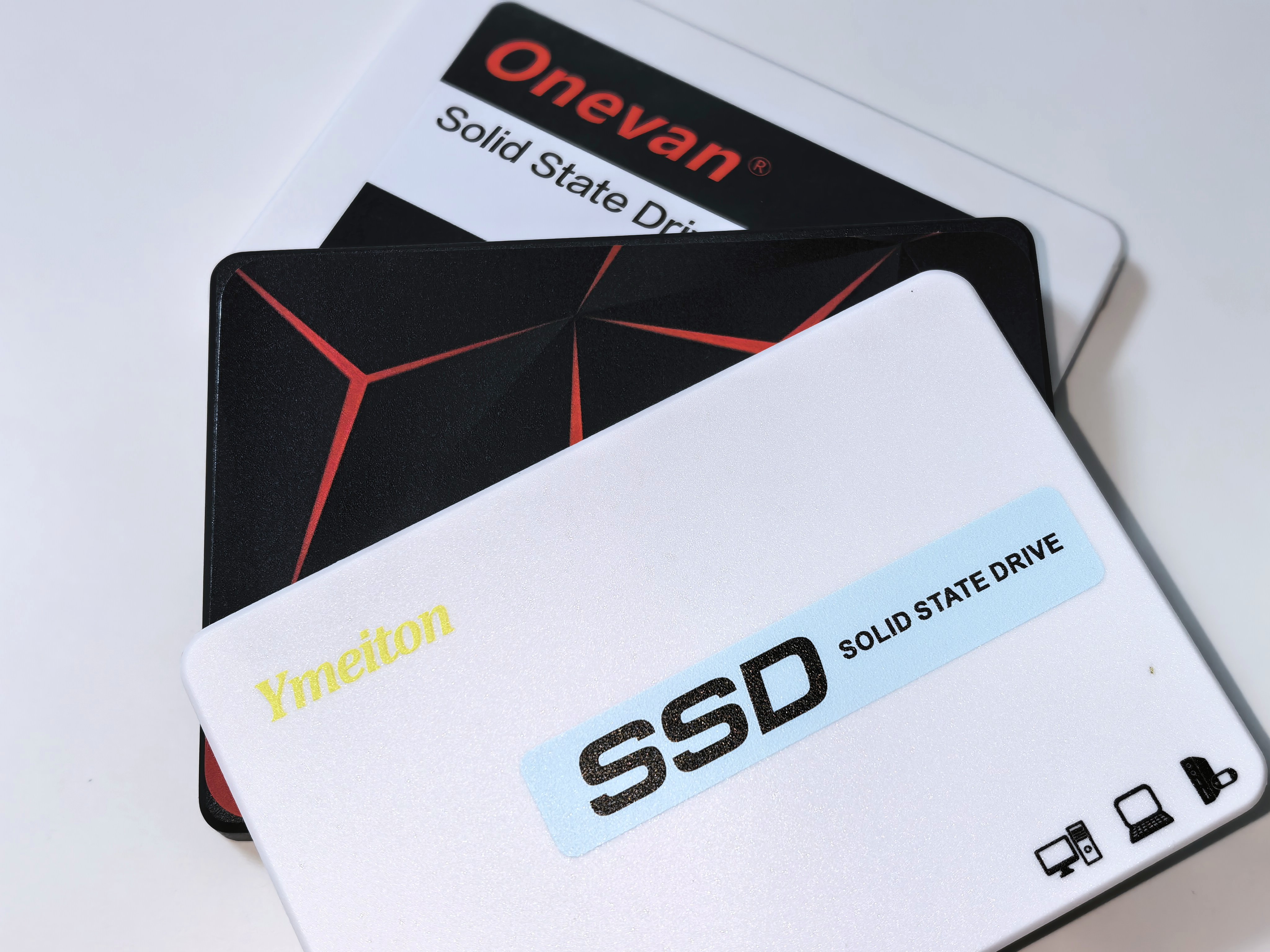 AliExpressとAmazon Haulで買った、ノーブランドの怪しいSATA SSDを調査