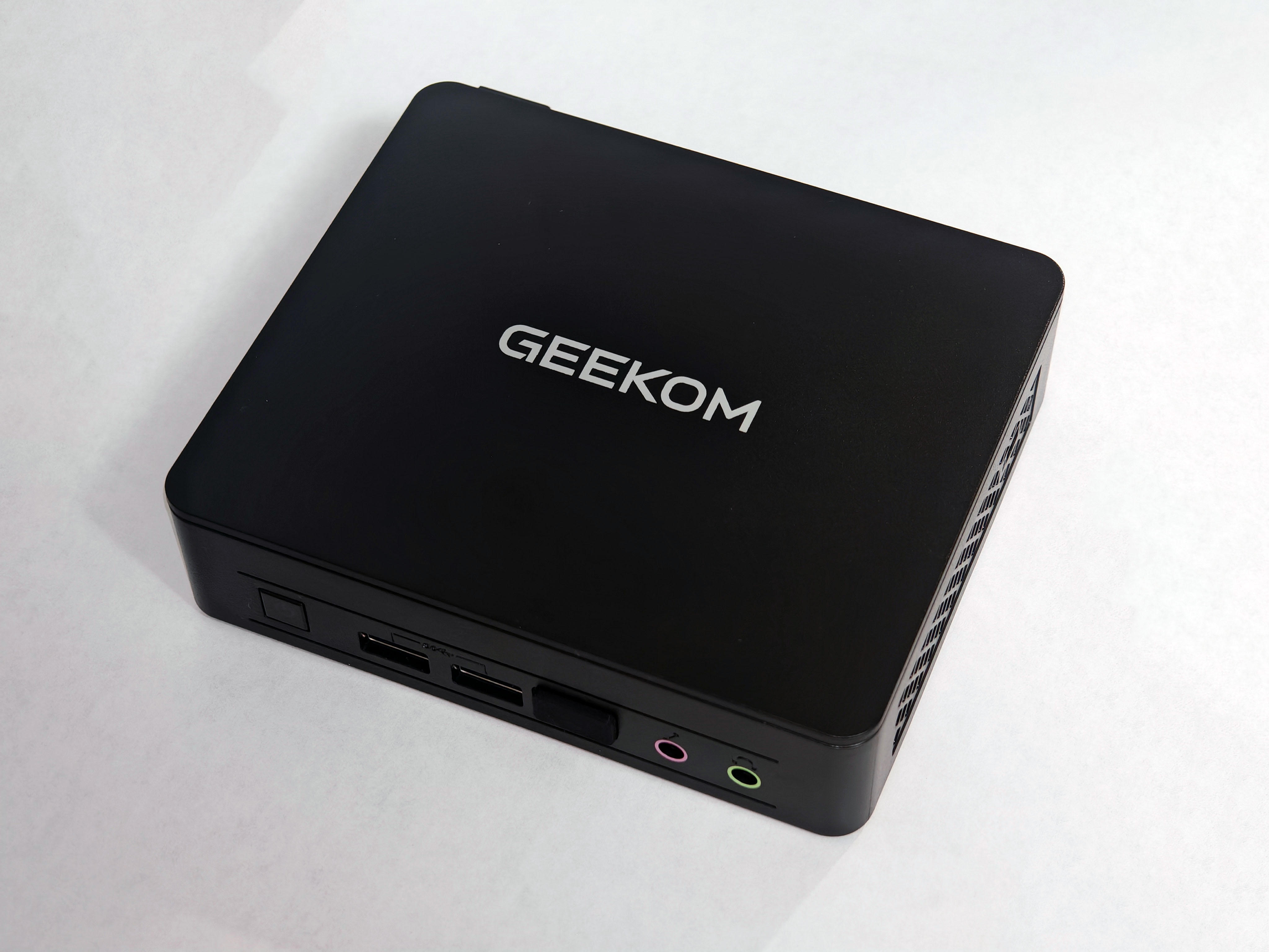 GEEKOM  Air12 Liteをレビュー。オフィス用ミニPCの完成形【PR】