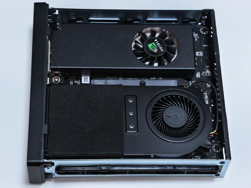Featured image of post 変なCPUと怪しいGPUで格安高性能ミニPCを作り上げた件【Minisforum MS-R1 / RTX A2000 Laptop】