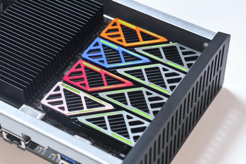 Featured image of post TerraMaster F8 SSD Plusで250万円のオールフラッシュNASを作る